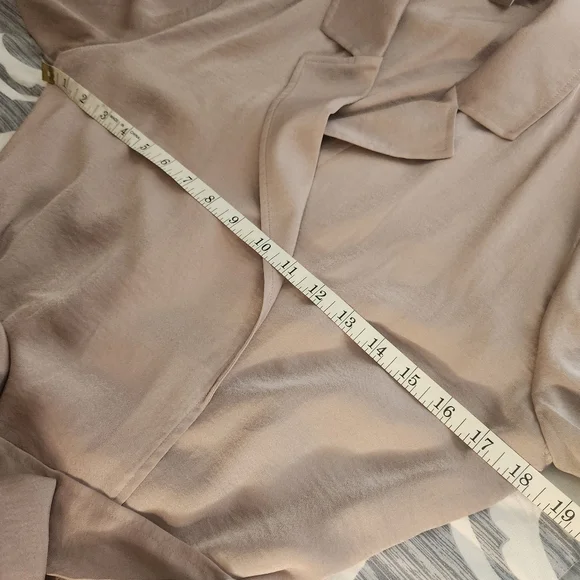 NWT Barefoot Dreams Washed Satin Notched Collar Robe Robes